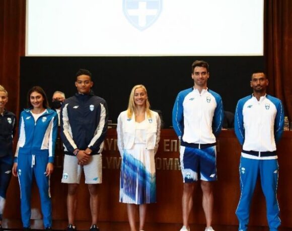 Η επίσημη στολή της Team Hellas