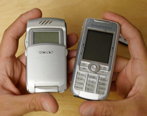 Η κρυπτογράφηση των πρώτων κινητών αποδυναμώθηκε επίτηδες