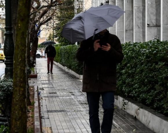 Καιρός σήμερα: «Άνοιξαν οι ουρανοί» στην Αττική – Καταιγίδες, διακοπές ρέυματος, χαλάζι