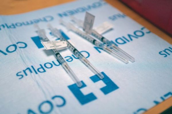 Κοροναϊός: Οι ΗΠΑ διανέμουν 80 εκατ