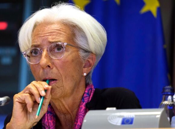 Λαγκάρντ: Οι προοπτικές για την οικονομία της ευρωζώνης βελτιώνονται