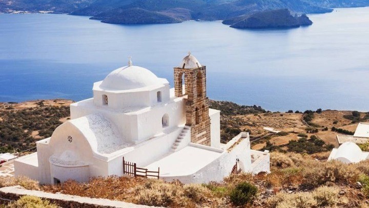 Μήλος: Dior και Louis Vuitton αποθεώνουν το ελληνικό νησί