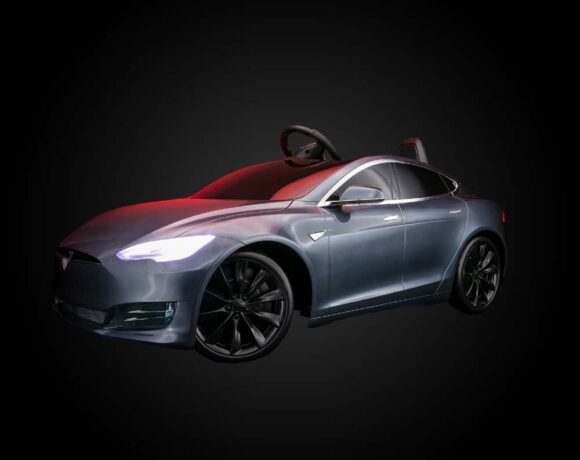 Ο Elon Musk ανακοινώνει την παύση του Tesla Model S Plaid Plus