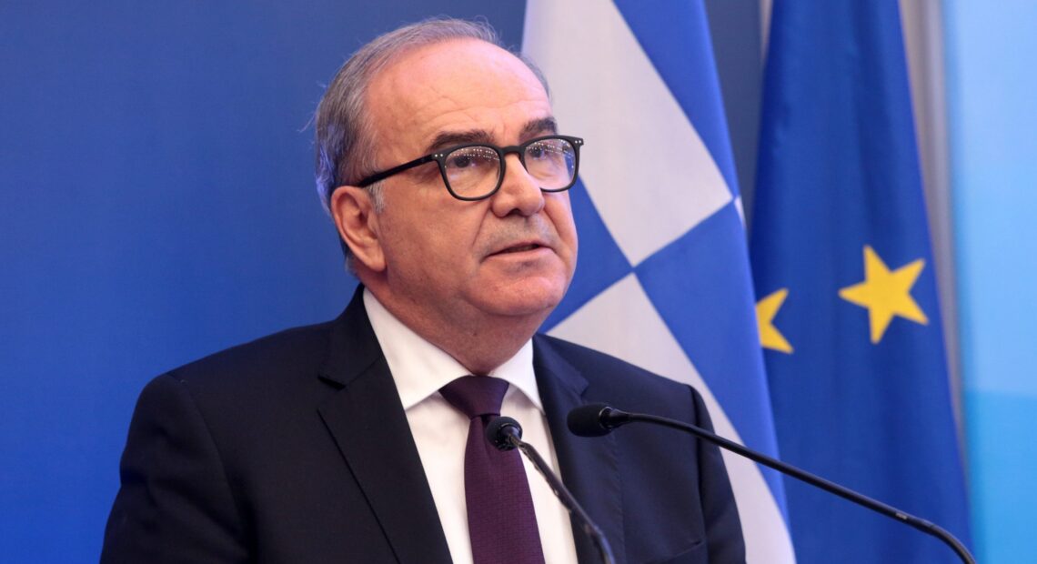 Παπαθανάσης: Απλοποιούμε τις διαδικασίες αδειοδότησης επιχειρήσεων