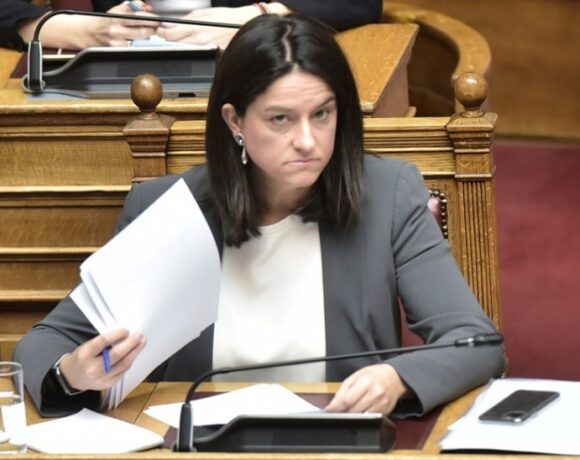 Σε κίνδυνο οι εξετάσεις εισαγωγής στα Πρότυπα σχολεία – Αγωγή Κεραμέως κατά της ΟΛΜΕ
