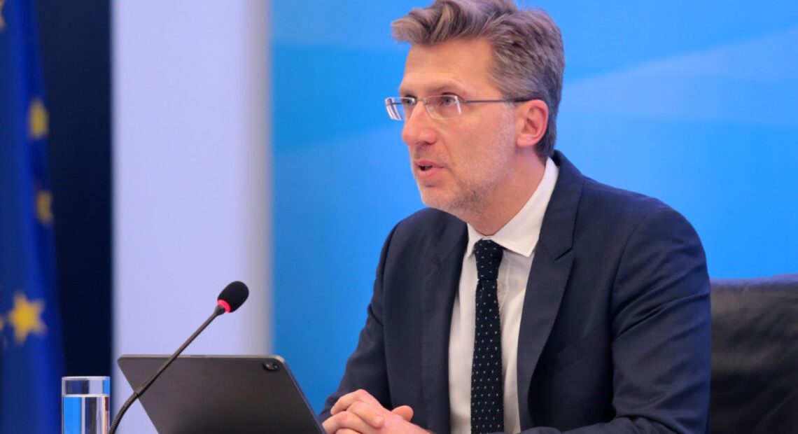Σκέρτσος: Εμβολιασμός όχι περιορισμός – Οι εμβολιασμένοι είναι προστατευμένοι