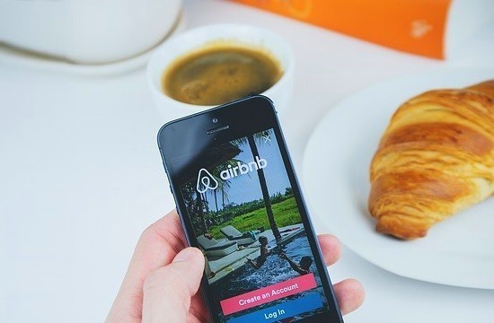 Τα 8 βήματα για νοικιάσετε ακίνητα μέσα από πλατφόρμες τύπου Airbnb