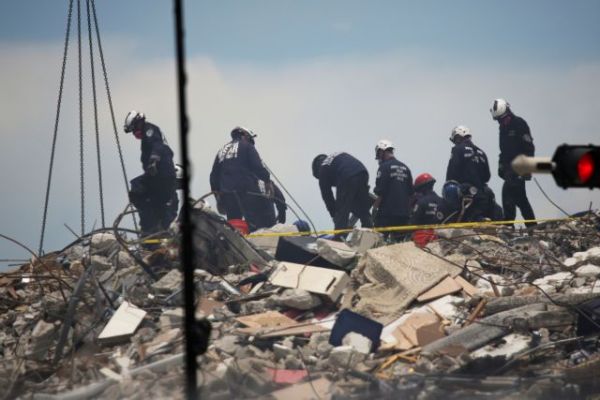 Φλόριντα: Πέντε νεκροί, 156 αγνοούμενοι από την κατάρρευση κτιρίου – Τι είχε εντοπίσει έκθεση μηχανικού