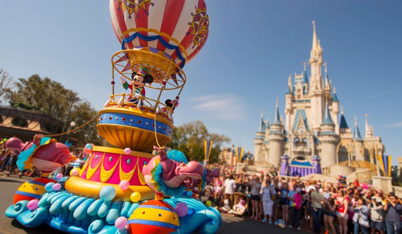 Disney: Για ποιο λόγο ψάχνει απεγνωσμένα εργαζόμενους – Προσφέρει χρηματικό ποσό ως μπόνους πρόσληψης