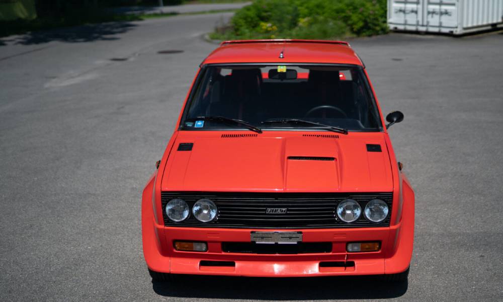 Fiat 131 Abarth Rally Stradale: Ο οίκος δημοπρασιών Sotheby’s βγάζει στο «σφυρί» το μυθικό αυτοκίνητο