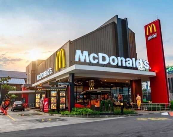 Mcdonald’s: Ανοίγει 50 νέα καταστήματα και προσλαμβάνει 20