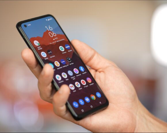 Asus Zenfone 8 Review: Ηρακλής Τσέπης