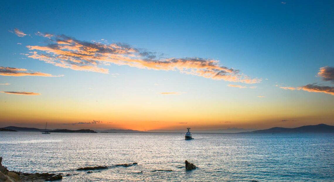 Bog: Tourism Uncertainty May Slow Greek Economy Rebound