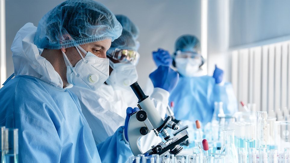 Βέλγιο: 90χρονη μολύνθηκε ταυτόχρονα δύο παραλλαγμένα στελέχη του ιού