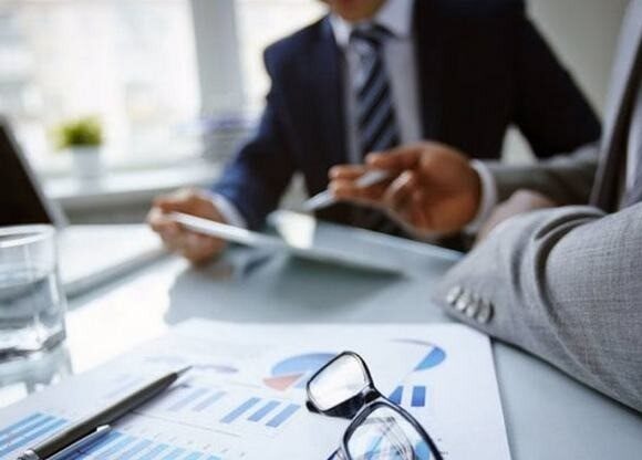 Ελληνική Αναπτυξιακή Τράπεζα: 6 στις 10 επιχειρήσεις επιβίωσαν στην πανδημία με δάνεια