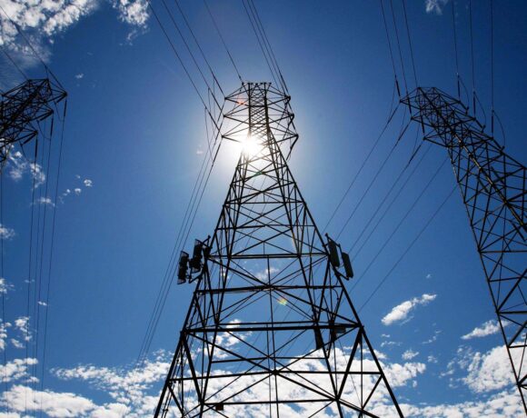 «Καμπανάκι» από Iea: Η ζήτηση για ηλεκτρική ενέργεια αυξάνεται πιο γρήγορα σε σχέση με τις ΑΠΕ