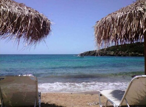 Με ένα Self κι ένα Rapid Test την εβδομάδα οι ανεμβολίαστοι εργαζόμενοι σε νησιά