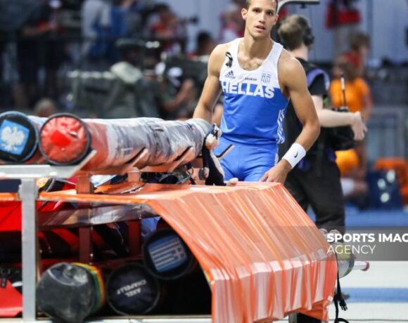 Με διαφορετικές πτήσεις στο Μισάτο οι επικοντιστές λόγω κονταριών