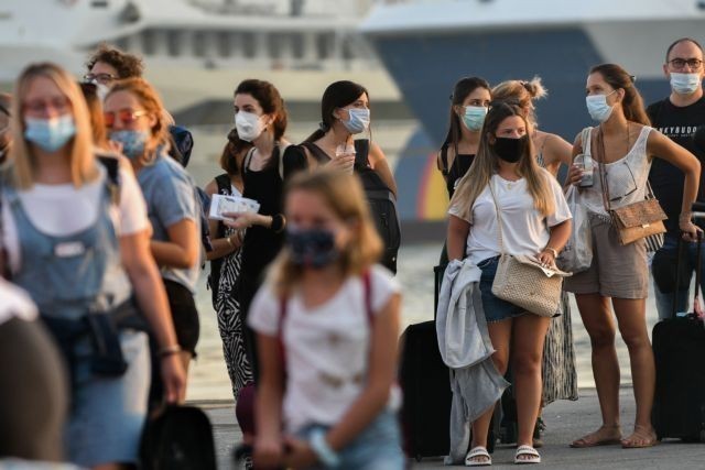 Μετακίνηση με πλοία: Τι αλλάζει από τη Δευτέρα – Ποια έγγραφα χρειάζονται οι επιβάτες και ποιοι εξαιρούνται