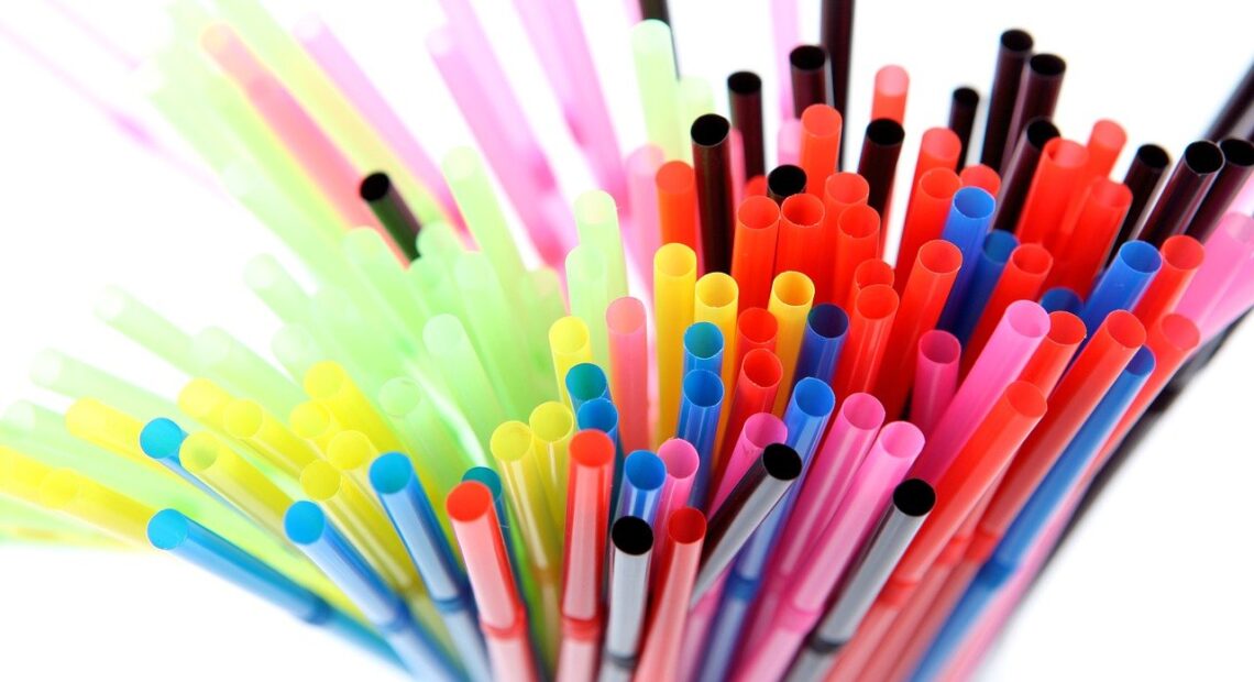 Πλαστικά μιας χρήσης: Τέλος από σήμερα – Ποια προϊόντα καταργούνται