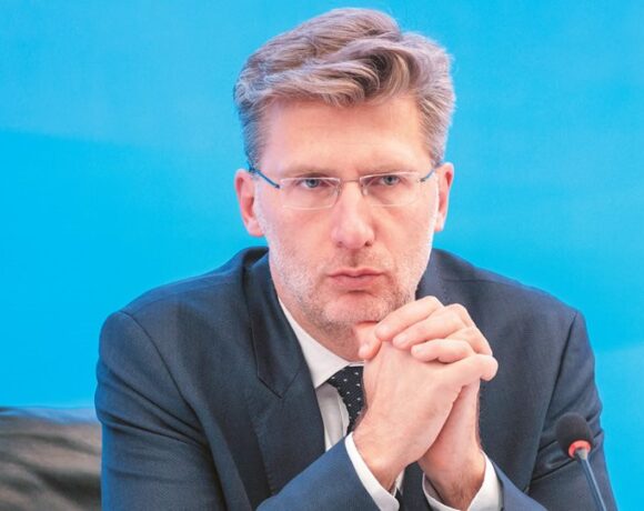 Σκέρτσος: Τείχος ανοσίας με πειθώ, επιβράβευση και υποχρεωτικότητα