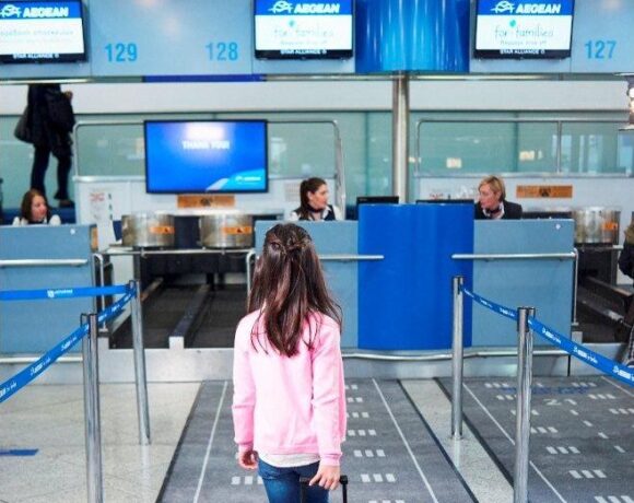 Covid 19: Travelers Aged 12 17 Can Fly To Greek Islands With Negative Self Test