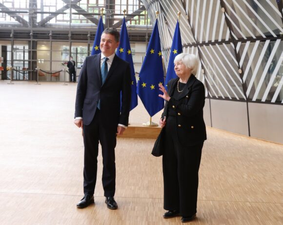 Eurogroup: Συναγερμός για τη μετάλλαξη Δέλτα και τη φορολόγηση των ψηφιακών κολοσσών
