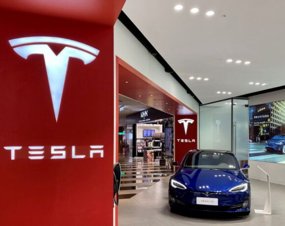 Tesla: Αυξημένα κέρδη και παραδόσεις – ρεκόρ το δεύτερο τρίμηνο