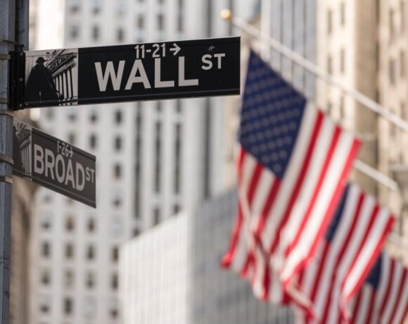 Wall Street: Ισχυρή ανάκαμψη με άνοδο 550 μονάδων για τον Dow Jones