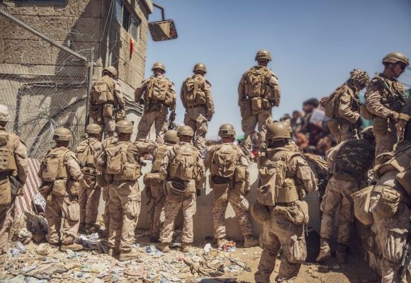 Αφγανιστάν – Οι ΗΠΑ βομβάρδισαν το Ισλαμικό Κράτος – Διορία των Ταλιμπάν για παράδοση όπλων