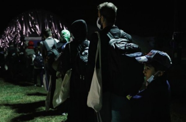 Αφγανιστάν – Το απάνθρωπο δίληµµα Μπάιντεν – Να απομακρύνει πολίτες ή ελικόπτερα;