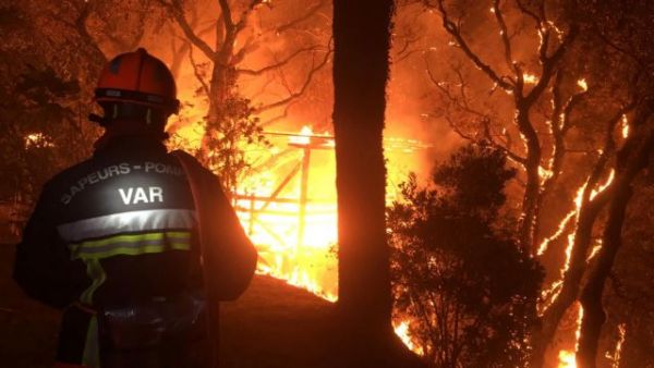 Γαλλία – Δύο νεκροί από τις φωτιές – δεκάδες τραυματίες