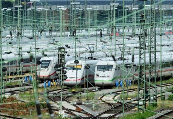 Γερμανία – Απεργία στα τρένα – «Παρέλυσαν» οι σιδηροδρομικές μεταφορές