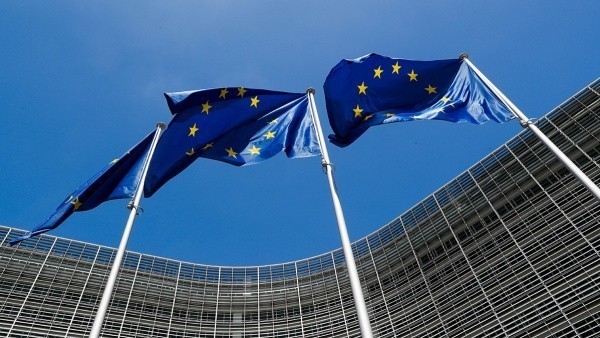 ΕΕ: Το 50% του πληθυσμού είναι πλέον πλήρως εμβολιασμένο