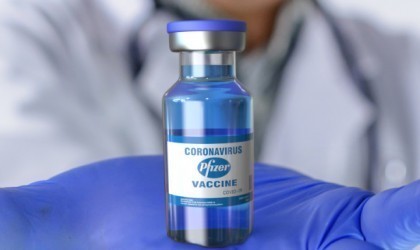 Εμβόλιο Pfizer: Έγκριση από επιτροπή των Cdc για χορήγηση στους νέους άνω των 16 ετών