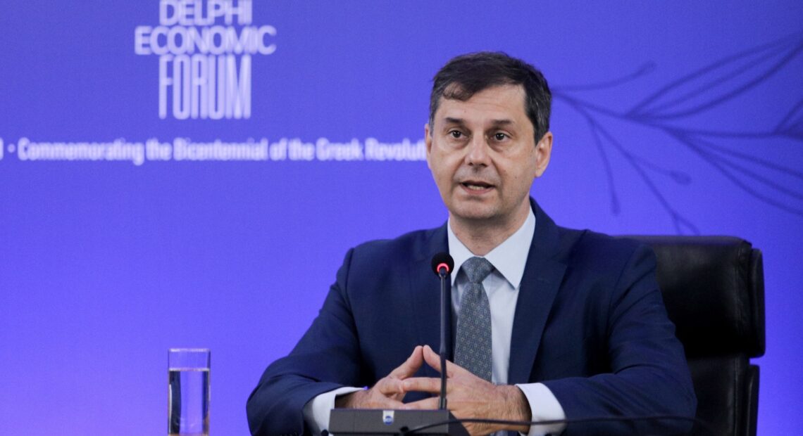 Θεοχάρης: Θετικό το κλίμα στον τουρισμό – Οι εικόνες της Βαρυμπόμπης δεν βοηθούν το τουριστικό ρεύμα