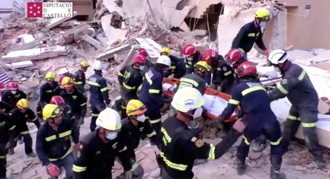 Ισπανία – Κατέρρευσε κτίριο στην Πενίσκολα – Ένας νεκρός έφηβος, ένας αγνοούμενος