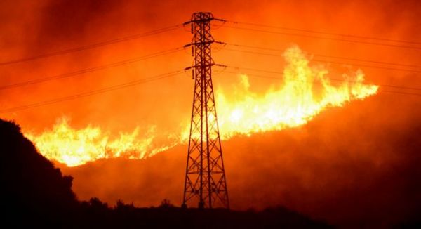 Καλιφόρνια – Η πυρκαγιά Ντίξι συνεχίζει την καταστροφική της πορεία – Στάχτη εκατοντάδες σπίτια