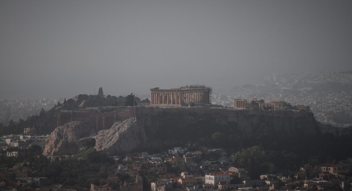 Σαρηγιάννης: Σωματίδια θα αιωρούνται ως και για 10 μέρες – Τι πρέπει να γίνει (vid)