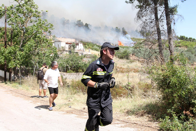 Σε συναγερμό η Πυροσβεστική σε όλη τη χώρα – Πάνω από 94.000 στρέμματα η καμένη γη στα Βίλια και 5