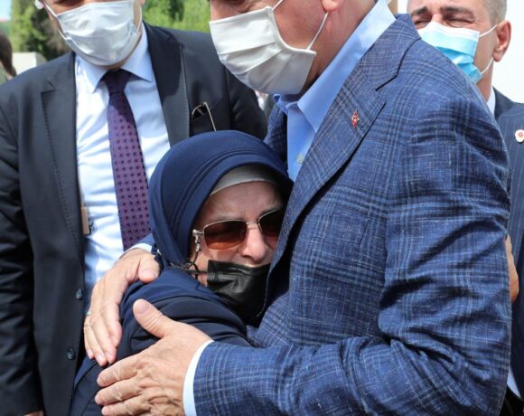 Τουρκία – Αυξάνεται συνεχώς ο αριθμός των νεκρών από τις πλημμύρες – Ο Ερντογάν στους πληγέντες