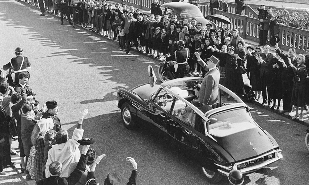 Citroen Ds: Πώς ο Γάλλος Πρόεδρος Ντε Γκωλ σώθηκε από μια Θεά (vid)