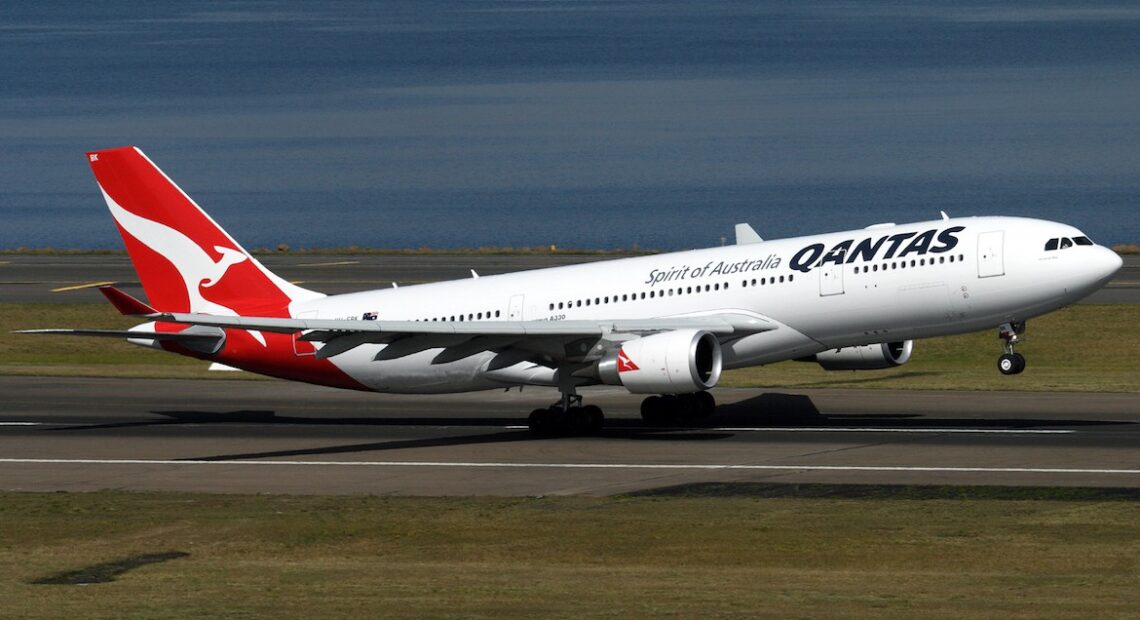Qantas: Υποχρεωτικός O εμβολιασμός κατά της Covid 19 για το προσωπικό της