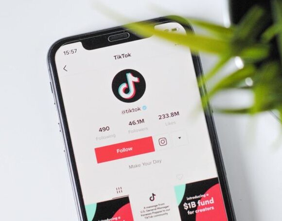 Tiktok: Ετοιμάζει E Shop μαζί με τη Shopify