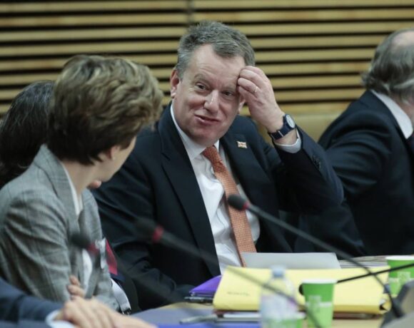 Brexit: Γιατί η Βρετανία καθυστερεί για δεύτερη φορά τους ελέγχους στις εισαγωγές