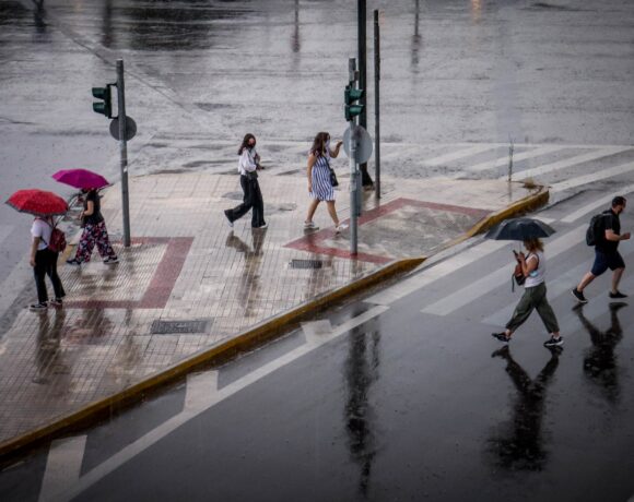Έκτακτο δελτίο επιδείνωσης καιρού: Πού θα σημειωθούν βροχές και καταιγίδες (vid)