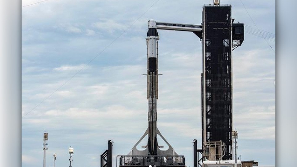 Έλον Μασκ – Space X: Ιστορική εκτόξευση του Falcon 9 με ερασιτέχνες αστροναύτες