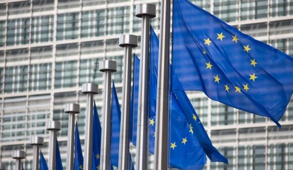 Δεξιά – Ποιοι και γιατί επενδύουν στη «συντηρητική ατζέντα»