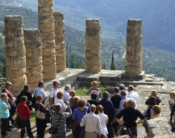 Δωρεάν φοίτηση στις Σχολές Ξεναγών του υπουργείου Τουρισμού – Προκήρυξη υποβολής αιτήσεων