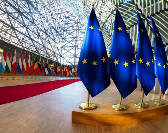 ΕΕ: Η Κομισιόν ζητεί από το Ευρωπαϊκό δικαστήριο οικονομικές κυρώσεις κατά της Πολωνίας